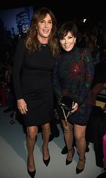 Caitlyn dan Kris Jenner Eksis di Fashion Show Victoria's Secret