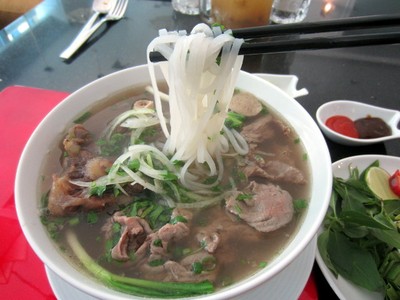 Nikmatnya Racikan Pho Bo Otentik di Yeu Saigon Cafe