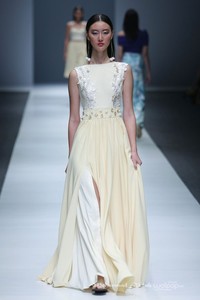 Tertia Endah Jakarta Fashion Week 2016 at Senayan City. Jakarta. [Foto: Mohammad Abduh/Wolipop]