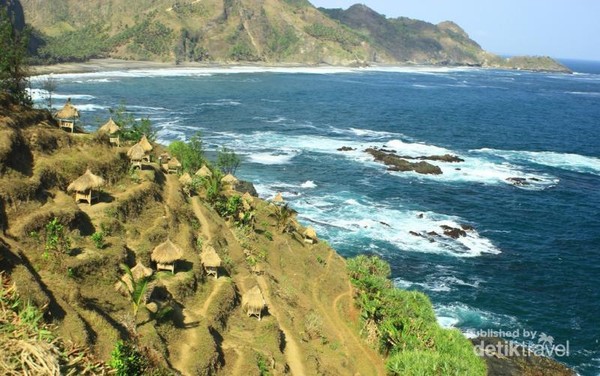 Menganti Pantai Eksotis Di Balik Pegunungan Karst Kebumen