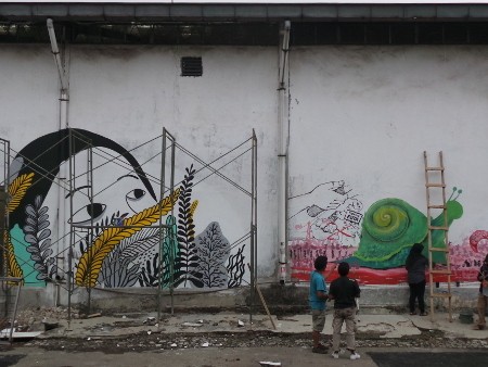 5 Seniman Perempuan Bikin Mural di Rusunawa Marunda Sampai Petamburan 5 Seniman Perempuan Bikin Mural di Rusunawa Marunda Sampai Petamburan