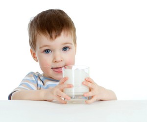 Sulit Menyapih Anak Minum Pakai Dot? Siasati dengan Beberapa Tips Ini