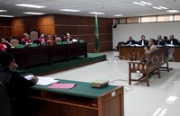 Dalam persidangan ini jaksa penuntut umum menyebut terdakwa kasus penyuapan Tripeni Irianto Putro sebagai justice collaborator.