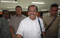 Sidang ditunda hingga minggu depan yaitu tanggal 19 November 2015. Pembacaan putusan sela tersebut akan dilakukan di gedung pengadilan yang baru di Bungur, Jakarta Pusat.