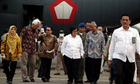 Menteri Lingkungan Hidup dan Kehutanan, Siti Nurbaya Bakar menyambut kepulangan 14 ekor orangutan hasil selundupan dari Thailand.