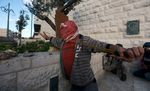 Warga Palestina Bentrok dengan Tentara Israel