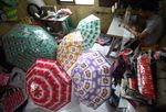 Menyulap Plastik Bekas Menjadi Payung