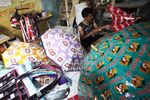 Menyulap Plastik Bekas Menjadi Payung