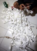 Menyulap Plastik Bekas Menjadi Payung