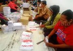 KPU Kota Surabaya Mulai Lipat Surat Suara