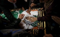 Saudara laki-laki Shalalda, Bilal yang tengah tertidur saat menjaga saudaranya di rumah sakit, diikat oleh tentara Israel ke ranjang. Sepupu Shalalda yang sedang berada di kamar mandi ditembak mati ketika masuk tiba-tiba.