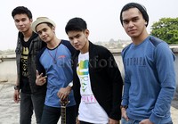 Dalam band tersebut, Rendy didapuk sebagai vokalis, Ajun sebagai gitaris, Aditya sebagai drumer, dan Azof sebagai kibordis.