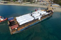 Kapal MV Fortune yang mengangkut empat unit generator dari Belgia tiba di Teluk Tomini, Marisa, Gorontalo, Sabtu (7/11/2015) lalu. Ist.