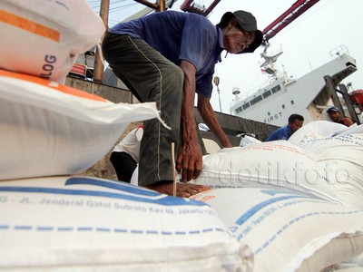 Beras Impor Asal Vietnam Tiba di Tanjung Priok