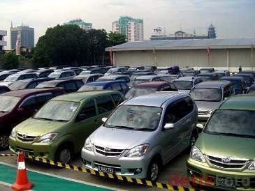 Ada Situs Online, Turis Mudah Sewa Mobil Keluarga di Indonesia