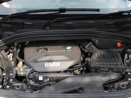 BMW 218i Active Tourer Tenaga Oke, Kenyamanannya Maksimal