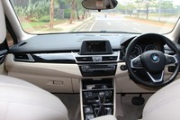 BMW 218i Active Tourer Tenaga Oke, Kenyamanannya Maksimal