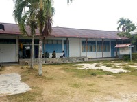 Pulau Doom yang disebut juga sebagia Kota Tua termasuk tempat wisata sejarah populer di Sorong, Papua Barat. Banyak bangunan peninggalan Belanda yang bisa dilihat di sini, walaupun beberapa di antaranya sudah direnovasi (Kurnia/detikTravel)