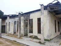 Sisa-sisa penjara Belanda pun masih bisa dilihat. Bahkan, komplek penjara itu kini menjadi gedung sebuah sekolah. Tapi murid-murid belajar di bagian gedung yang sudah direnovasi (Kurnia/detikTravel)
