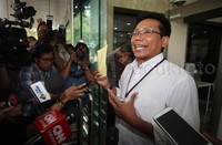 Fadjroel memberikan keterangan pers terkait kedatangannya ke KPK.
