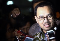Sudirman Said memberikan keterangan kepada wartawan.