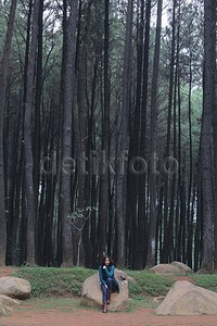 Jennifer mengaku sangat menikmati alam Gunung Pancar.