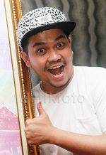 Indra Bekti dan Istri Tampil Bareng di Film 'Jilbab Traveler'