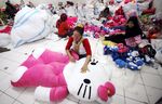 Melihat Pembuatan Boneka di Hayashi Toy Smart