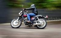 Kesan nyaman semakin kuat ketika detikOto memegang setang dan menjalankan motor. Setang dengan ukuran lebar dan tinggi menjadikan posisi tangan nyaman. Begitu pun dengan posisi duduk.