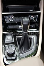 BMW 218i Active Tourer yang Bertenaga dan Nyaman