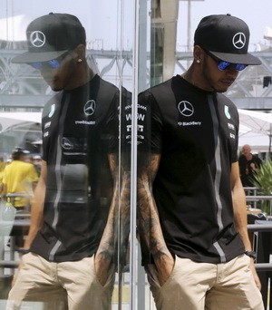 Hamilton Incar Kemenangan Pertama di Brasil