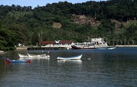 Sejumlah perahu tampak bersandar di sebuah dermaga di Pulau Nasi.