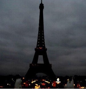 #PrayforParis, Kota Mode Berduka