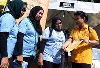 Peserta Jakarta Diabetes Walk 2015 mendapat tips hidup sehat.
