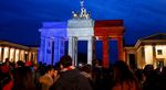 #PrayforParis, Gedung-gedung Ini Berwarna Bendera Prancis