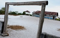 Di dekat museum terdapat replika SD Muhammadiyah. Di film Laskar Pelangi bangunan itu menjadi lokasi syuting Ikal, Lintang, Sahara, Mahar, A Kiong, Syahdan, Kucai, Borek alias Samson, Trapani, dan Harun menimba ilmu.