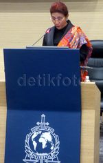Susi Bicara Illegal Fishing di Konferensi Interpol