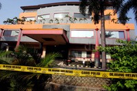 Ledakan tersebut terjadi pukul 03.30 WIB di Gedung Multi Meranti Graha.