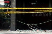 Garis polisi dipasang di lokasi ledakan.