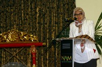 Perwakilan PT Askrindo Dewi Agustina memberikan sambutan.