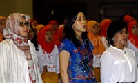 Veronica Tan (tengah) menghadiri pembukaan pelatihan peningkatan mutu dan kompetensi pendidik PAUD.
