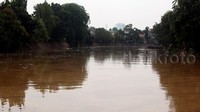 Di sejumlah titik daerah di Jakarta yang dekat Sungai Ciliwung bahkan sudah tergenang air.