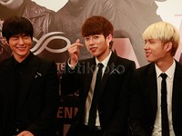 Mereka kelihatan sangat gembira bisa bertemu lagi dengan Inspirit (sebutan untuk fans) di Indonesia.