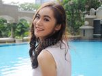 Jennifer Eve, si Cantik yang Curi Perhatian
