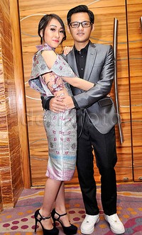 Felly dan Mario umbar kemesraan di depan kamera. Pool/Noel/detikFoto.