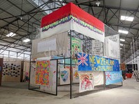 Festival seni kontemporer bertaraf internasional ini dibuka pada 14 November 2015 sampai 17 Januari 2016 di Gudang Sarinah, Jalan Pancoran Timur II, Jakarta Selatan.