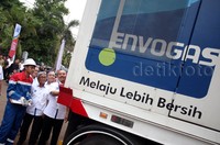 Direktur Utama Pertamina Dwi Soetjipto meresmikan pengoperasian Mobile Refueling Unit (MRU) alias SPBG 'berjalan' di Lapangan Banteng.