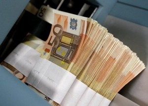 Paris Diserang, Euro Nyemplung ke Titik Terendah