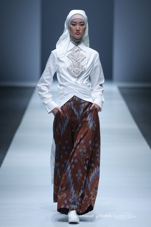 KARA Indonesia by Diana Nurliana Divine. Jakarta Fashion Week 2016 at Senayan City. Jakarta. [Foto: Mohammad Abduh/Wolipop]