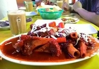 Inilah sup tulang merah yang sedang digandrungi di Singapura. Banyak restoran yang menyajikan menu ini, biasanya resto bertema India (Shafa/detikTravel)